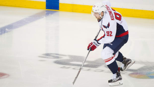 washington-capitals-evgeny-kuznetsov-spinning-pass-alex-ovechkin-video.jpg